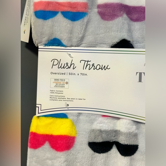 Valentines Pride Heart Throw - Picture 3 of 3